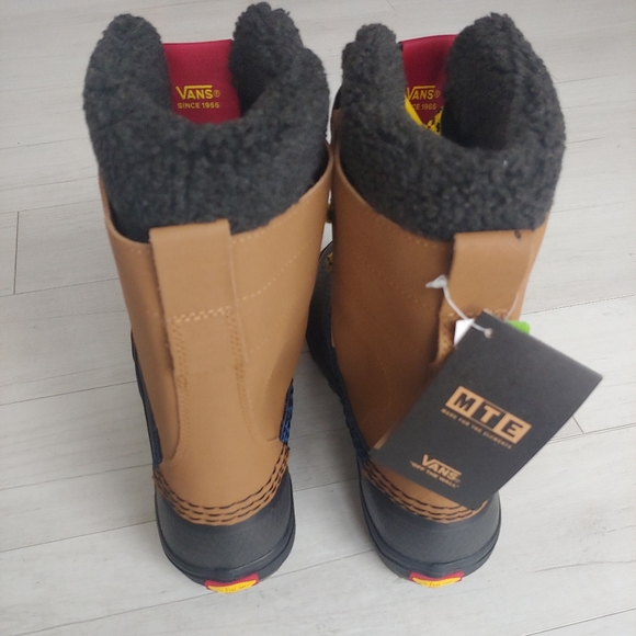 VANS NEW Standard Snow MTE Boots - Picture 7 of 11